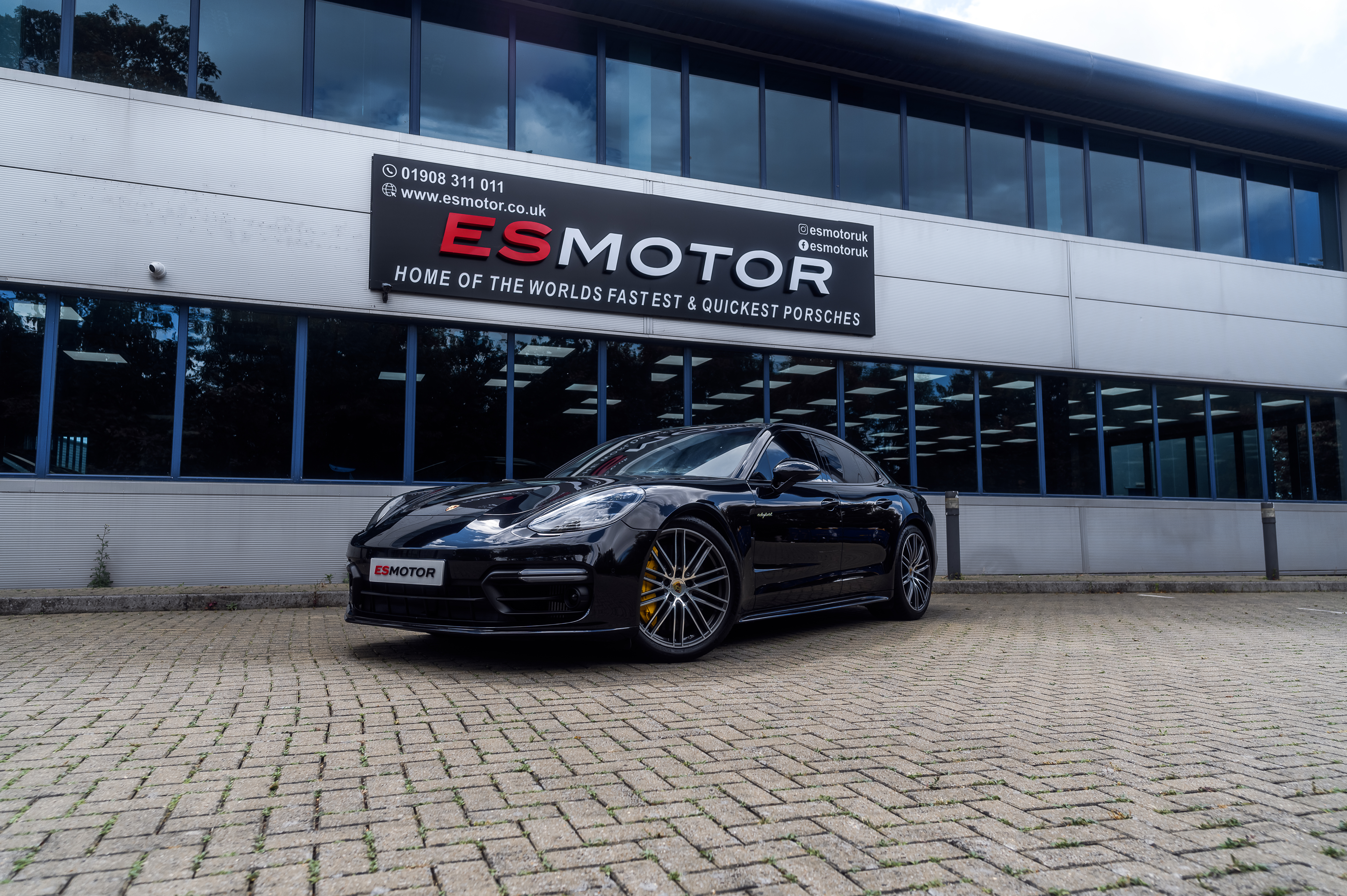 Porsche 992 Turbo S tackling corners with confidence