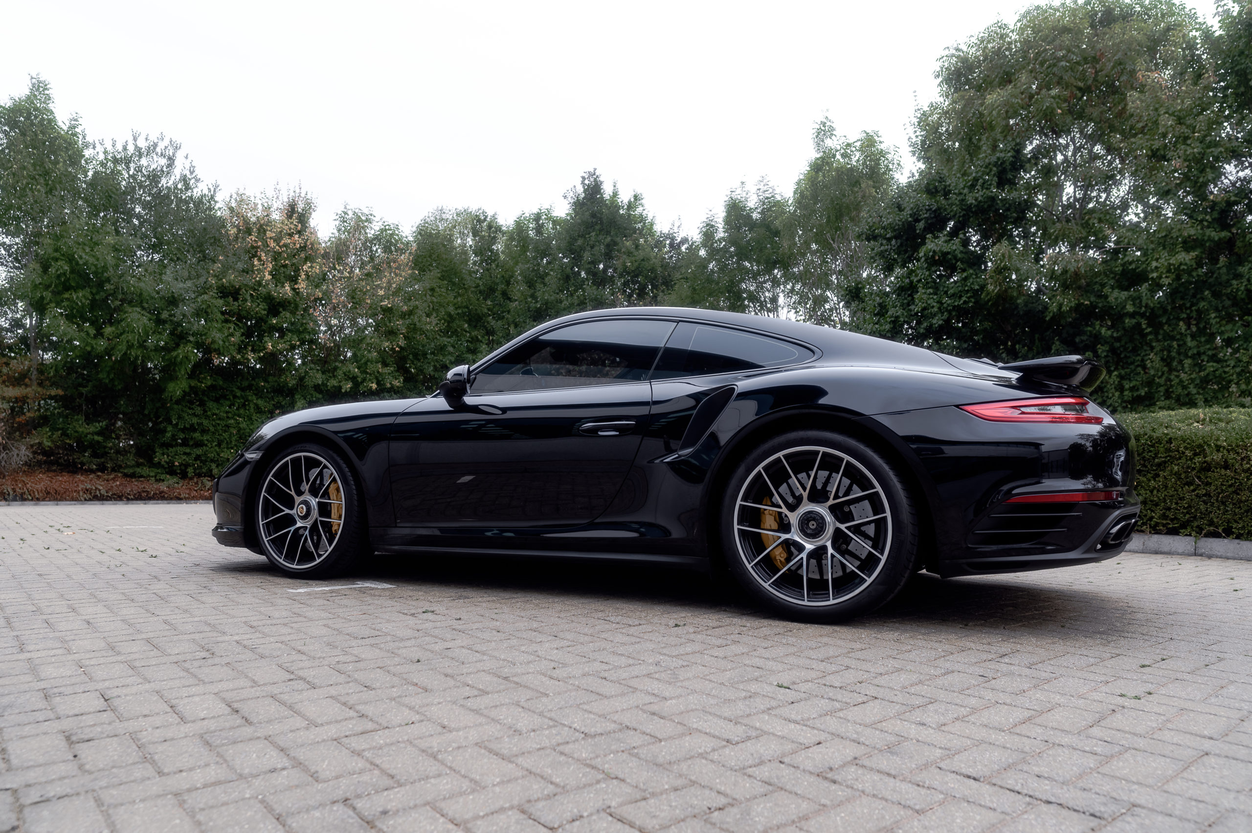 ES Motors complete safety build fire suppression and track preparation Porsche