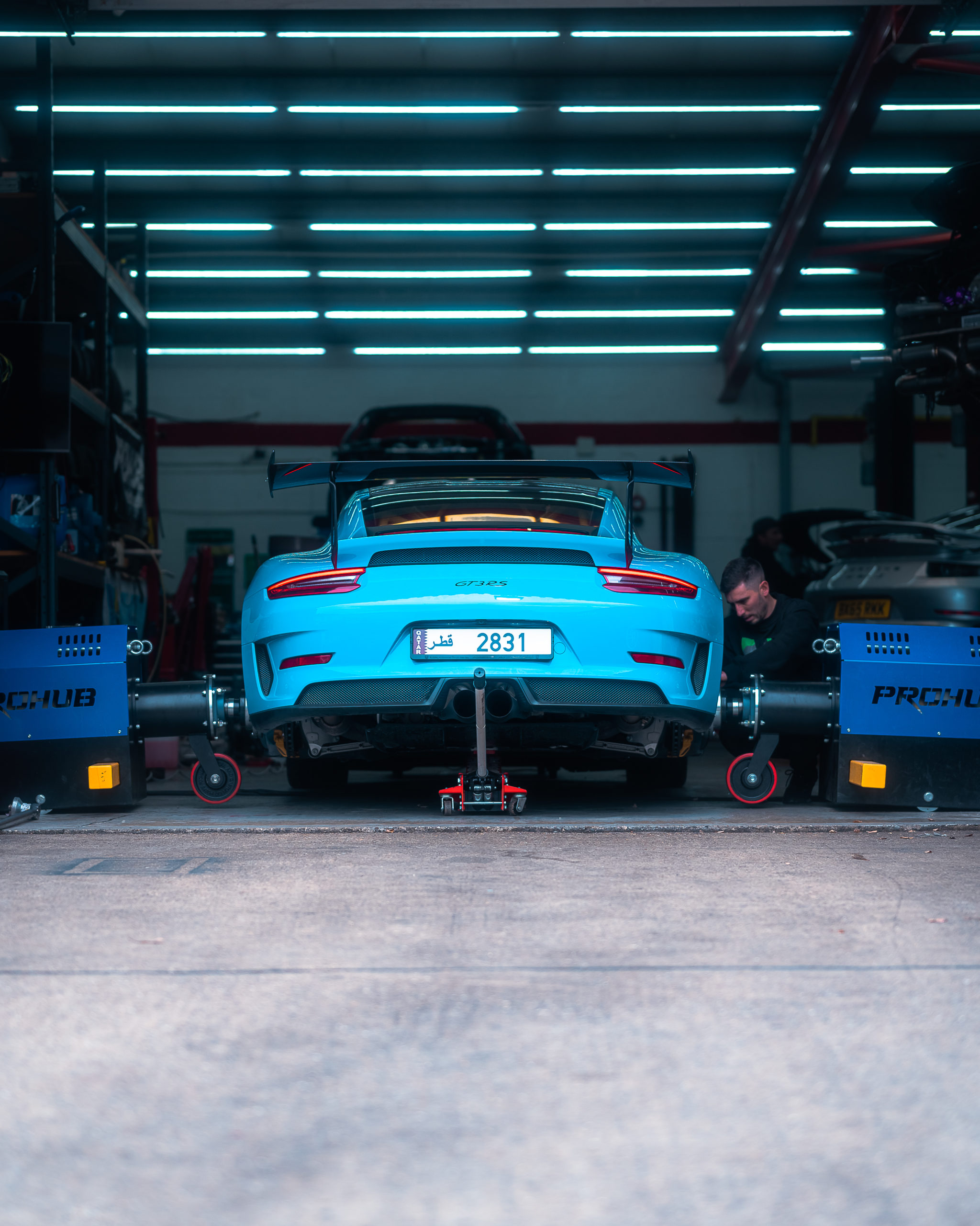 Engine compression test and turbo inspection on modified Porsche