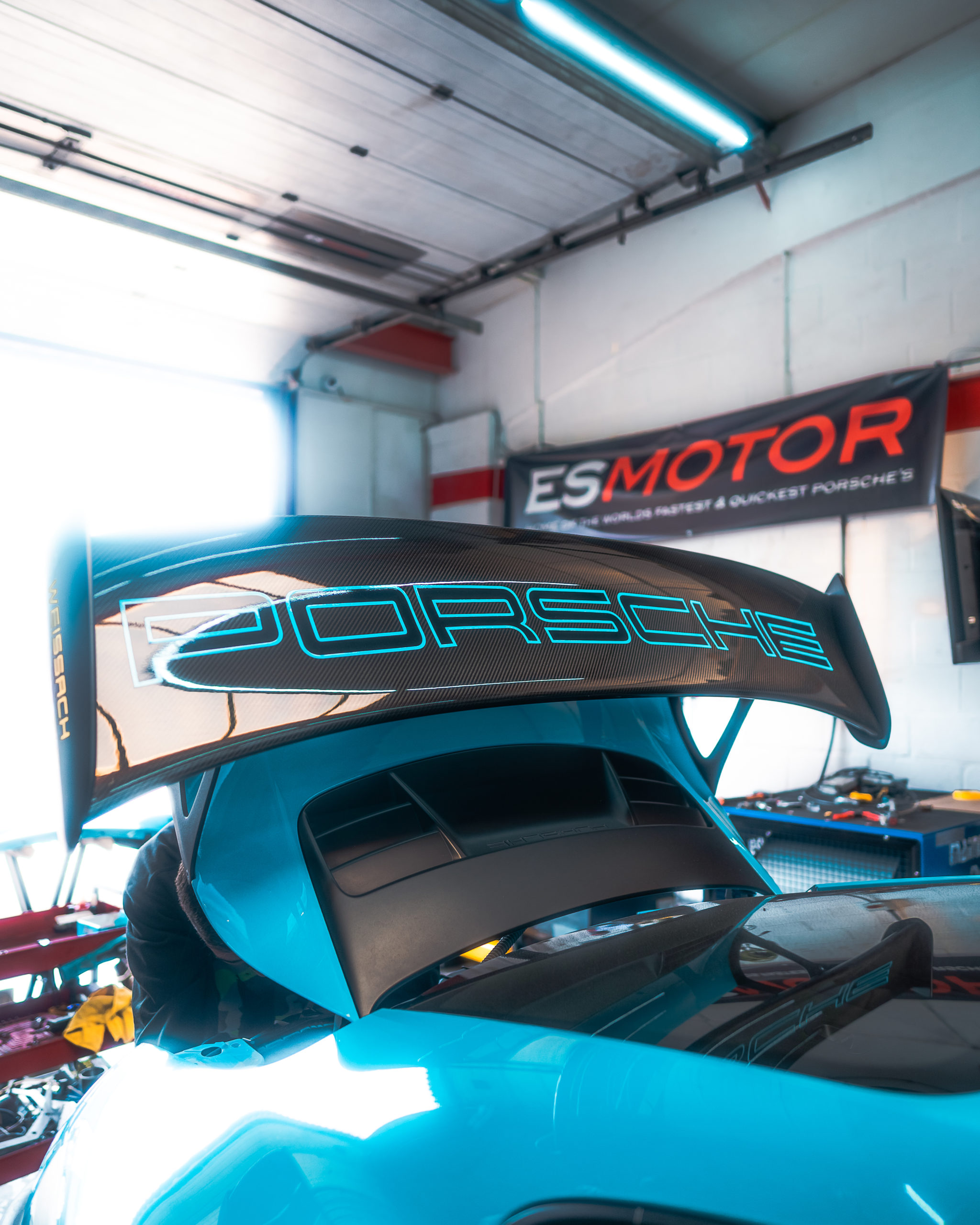 Wiring quality and modification standard check on modified Porsche